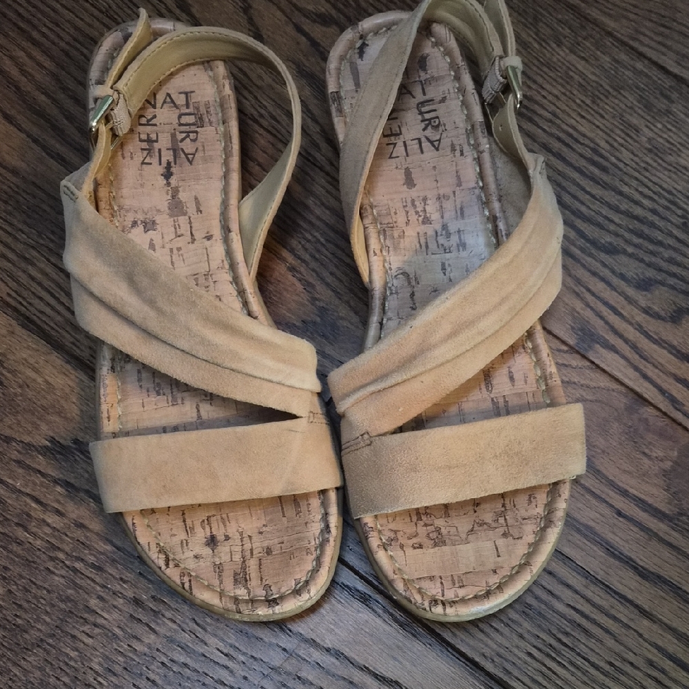 Naturalizer Beige Suede Women's Sandals